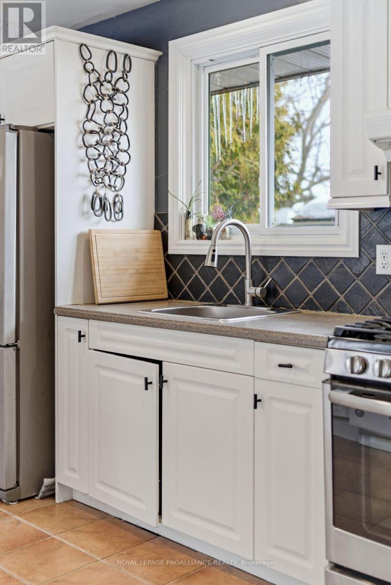 












23 DIAMOND CRESCENT

,
Belleville (Belleville Ward),




Ontario
K8N5G5

