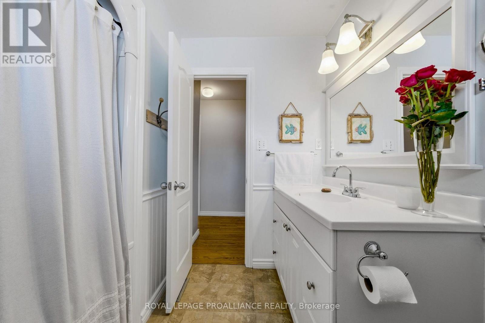 












23 DIAMOND CRESCENT

,
Belleville (Belleville Ward),




Ontario
K8N5G5

