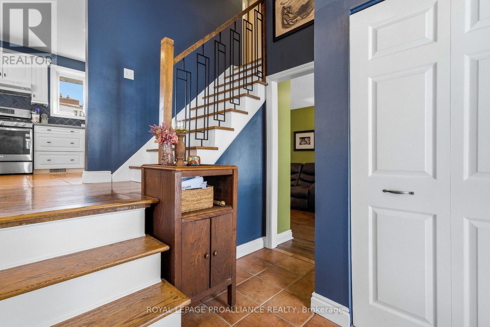 












23 DIAMOND CRESCENT

,
Belleville (Belleville Ward),




Ontario
K8N5G5

