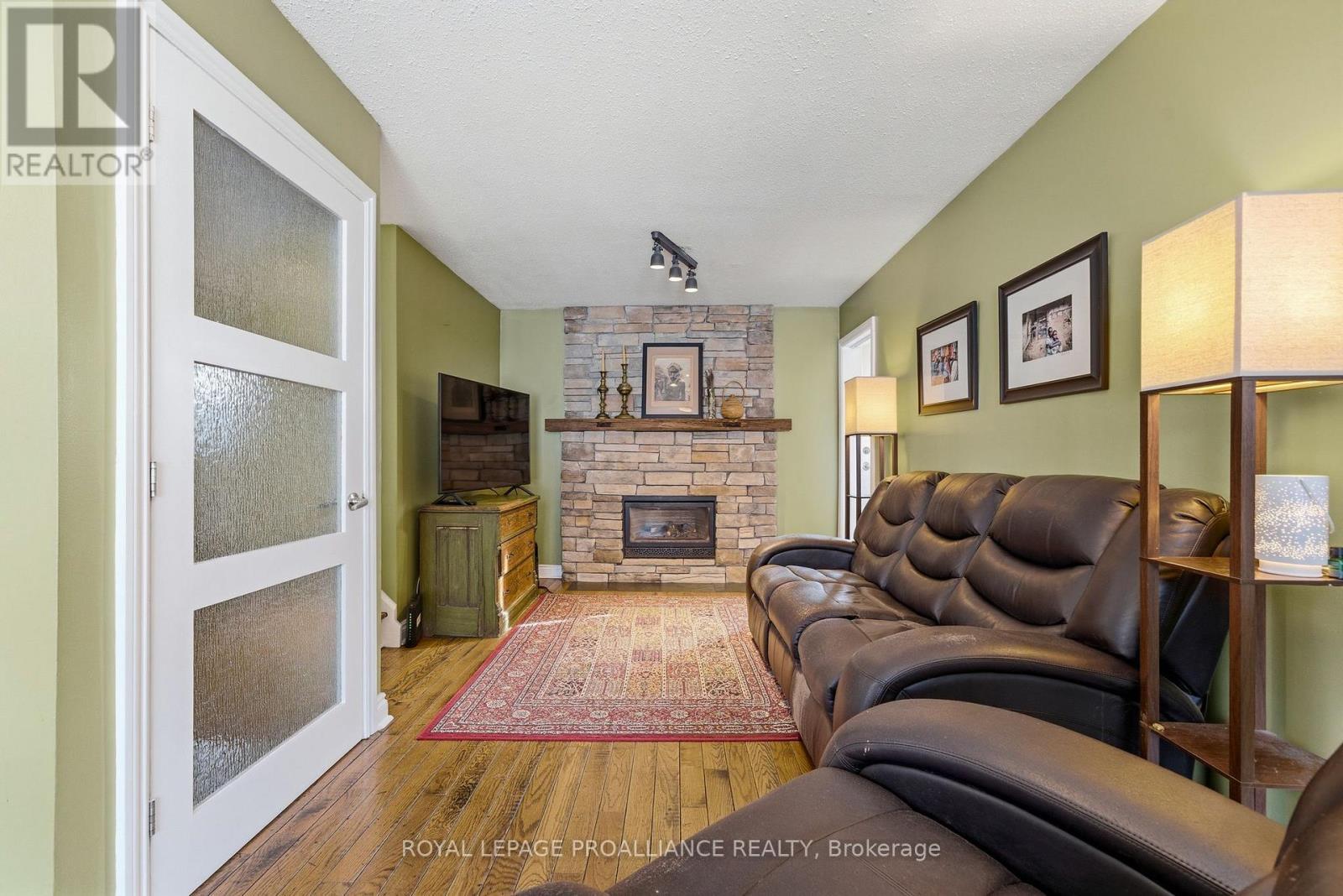 












23 DIAMOND CRESCENT

,
Belleville (Belleville Ward),




Ontario
K8N5G5

