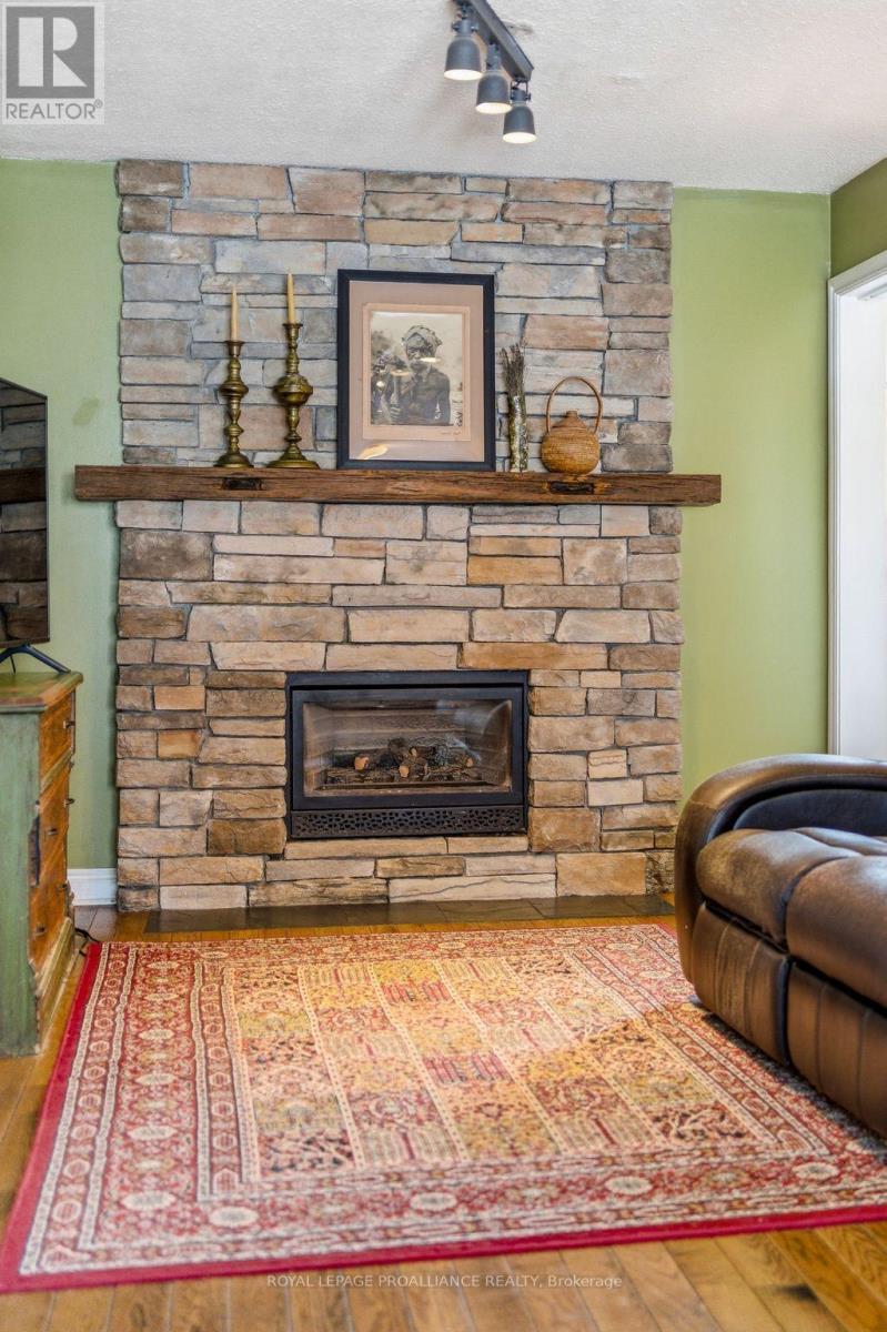 












23 DIAMOND CRESCENT

,
Belleville (Belleville Ward),




Ontario
K8N5G5

