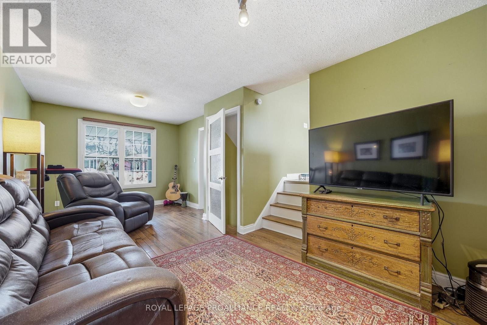 












23 DIAMOND CRESCENT

,
Belleville (Belleville Ward),




Ontario
K8N5G5

