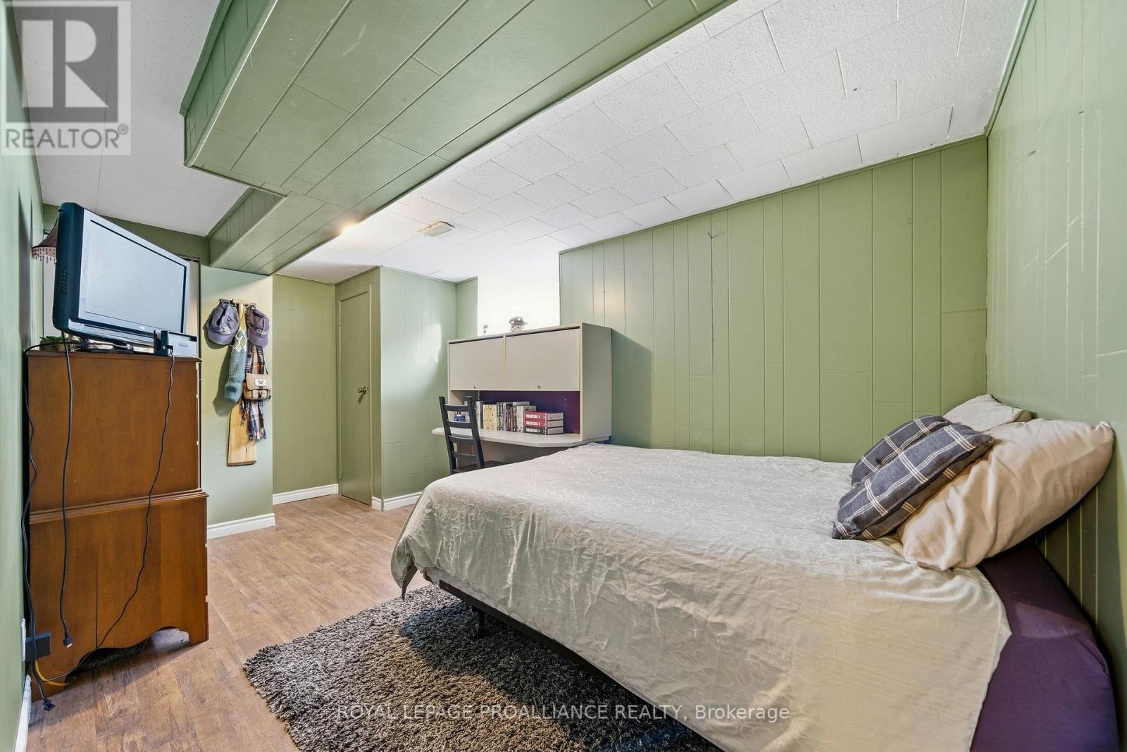 












23 DIAMOND CRESCENT

,
Belleville (Belleville Ward),




Ontario
K8N5G5

