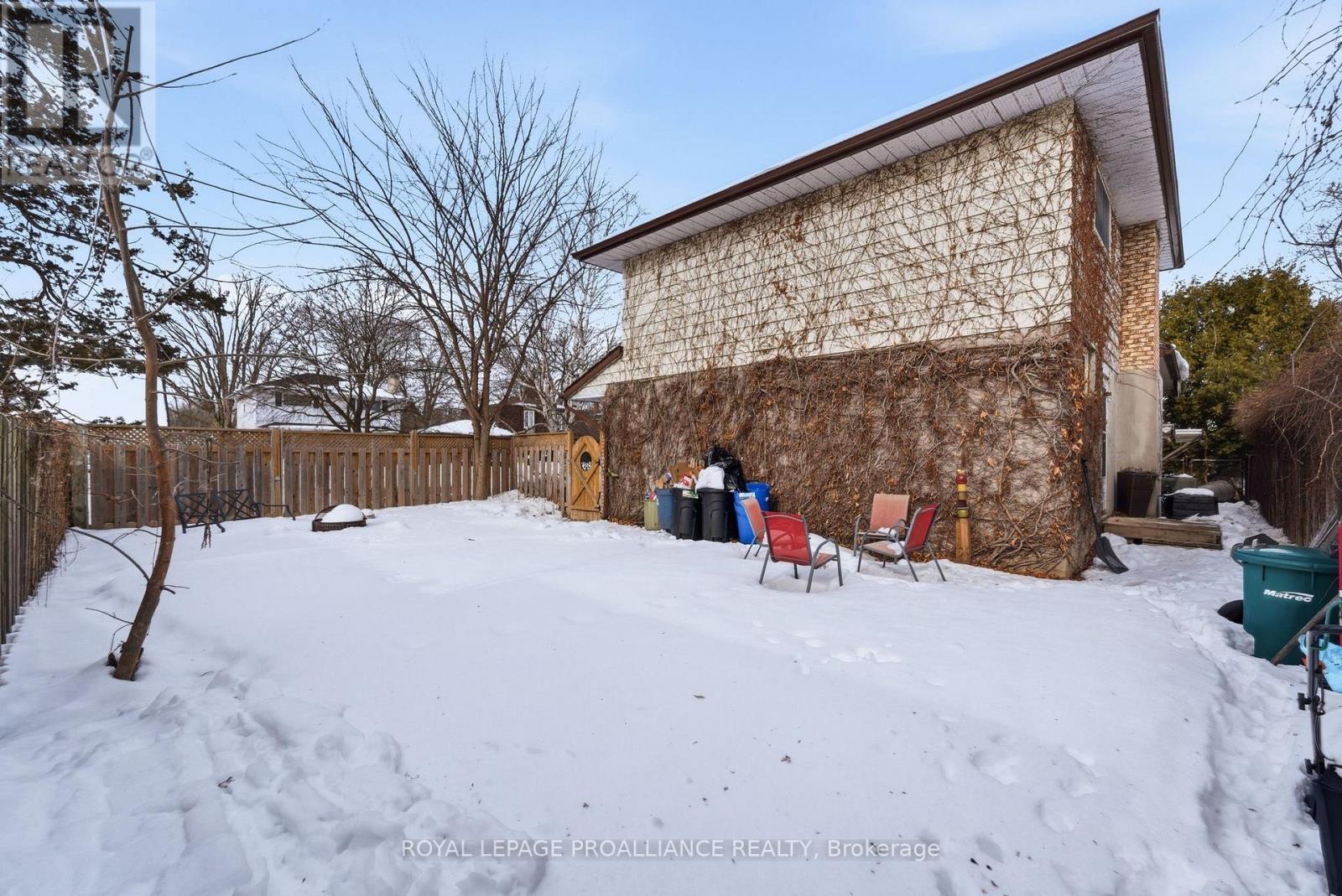 












23 DIAMOND CRESCENT

,
Belleville (Belleville Ward),




Ontario
K8N5G5

