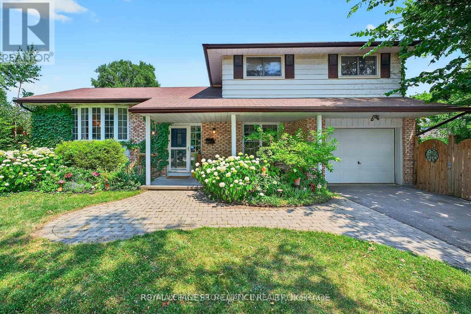 












23 DIAMOND CRESCENT

,
Belleville (Belleville Ward),




Ontario
K8N5G5

