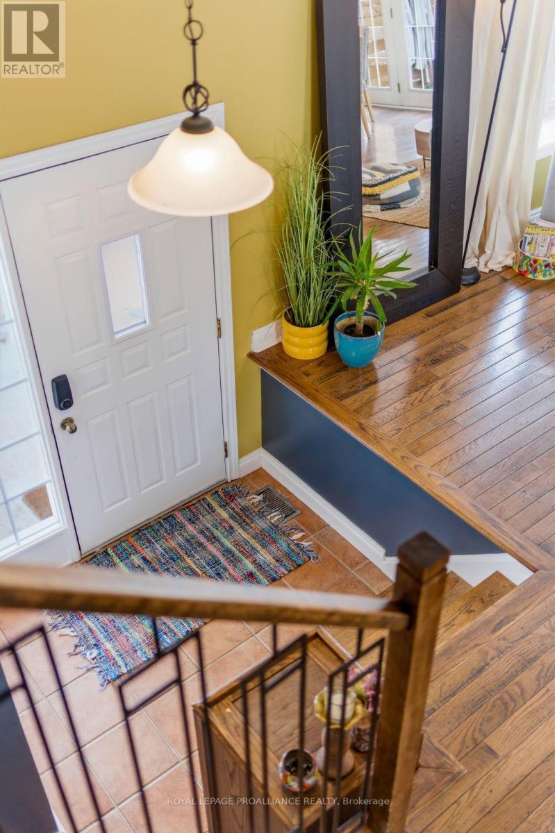 












23 DIAMOND CRESCENT

,
Belleville (Belleville Ward),




Ontario
K8N5G5

