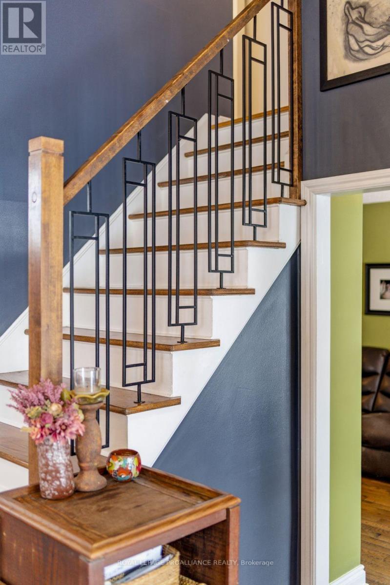 












23 DIAMOND CRESCENT

,
Belleville (Belleville Ward),




Ontario
K8N5G5

