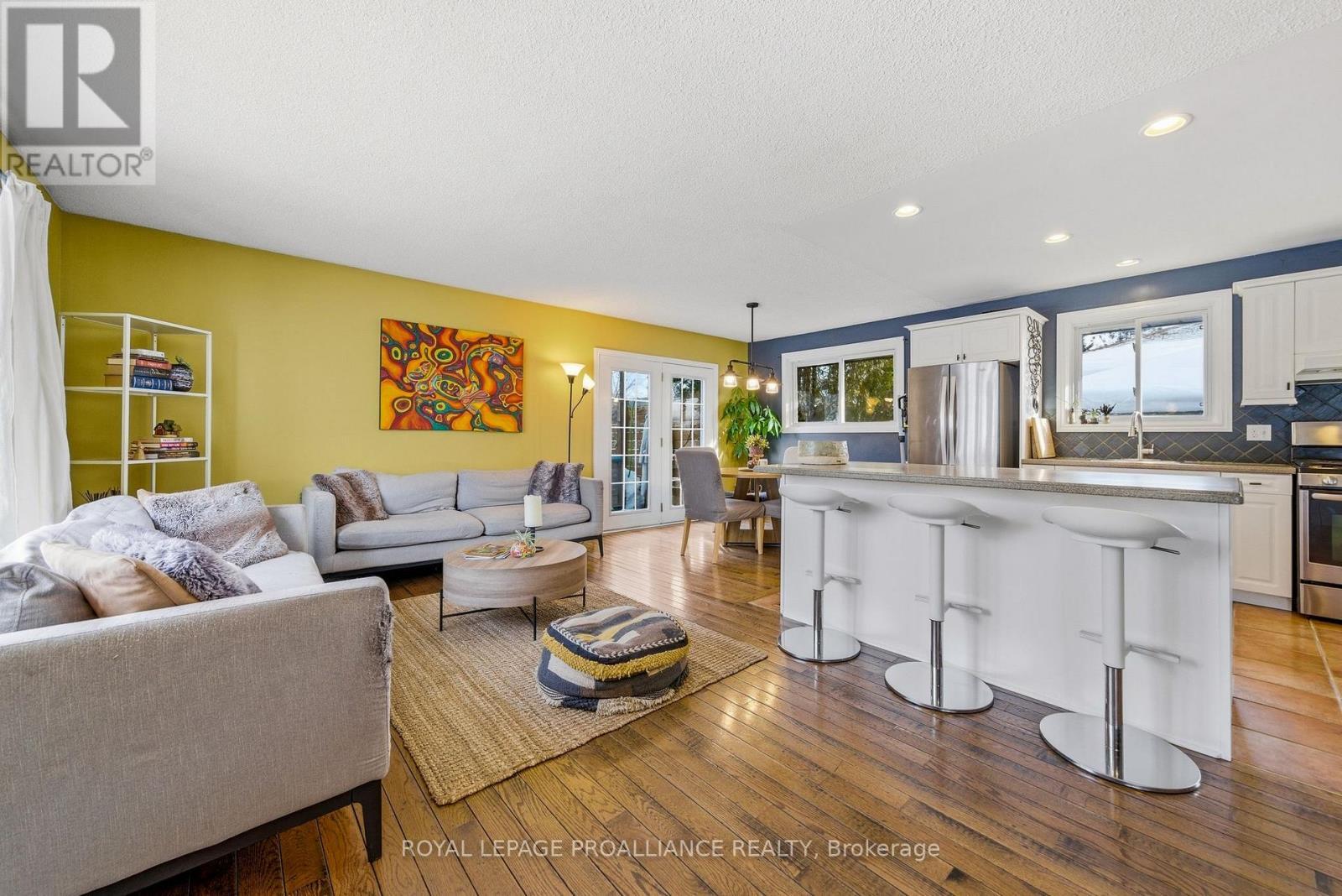 












23 DIAMOND CRESCENT

,
Belleville (Belleville Ward),




Ontario
K8N5G5

