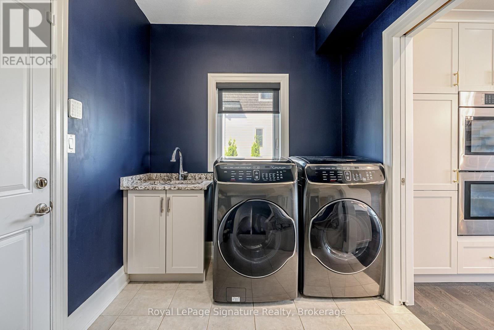 












113 LANDRY LANE

,
Blue Mountains,




Ontario
N0H2P0

