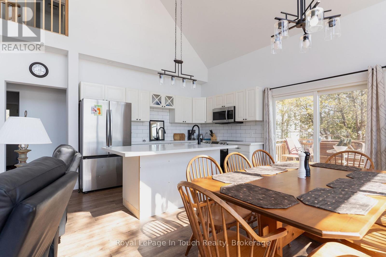 












26 MACEY BAY ROAD

,
Georgian Bay (Baxter),




Ontario
L0K1S0


