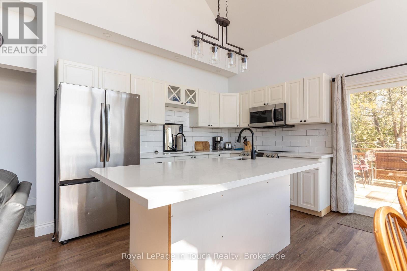 












26 MACEY BAY ROAD

,
Georgian Bay (Baxter),




Ontario
L0K1S0

