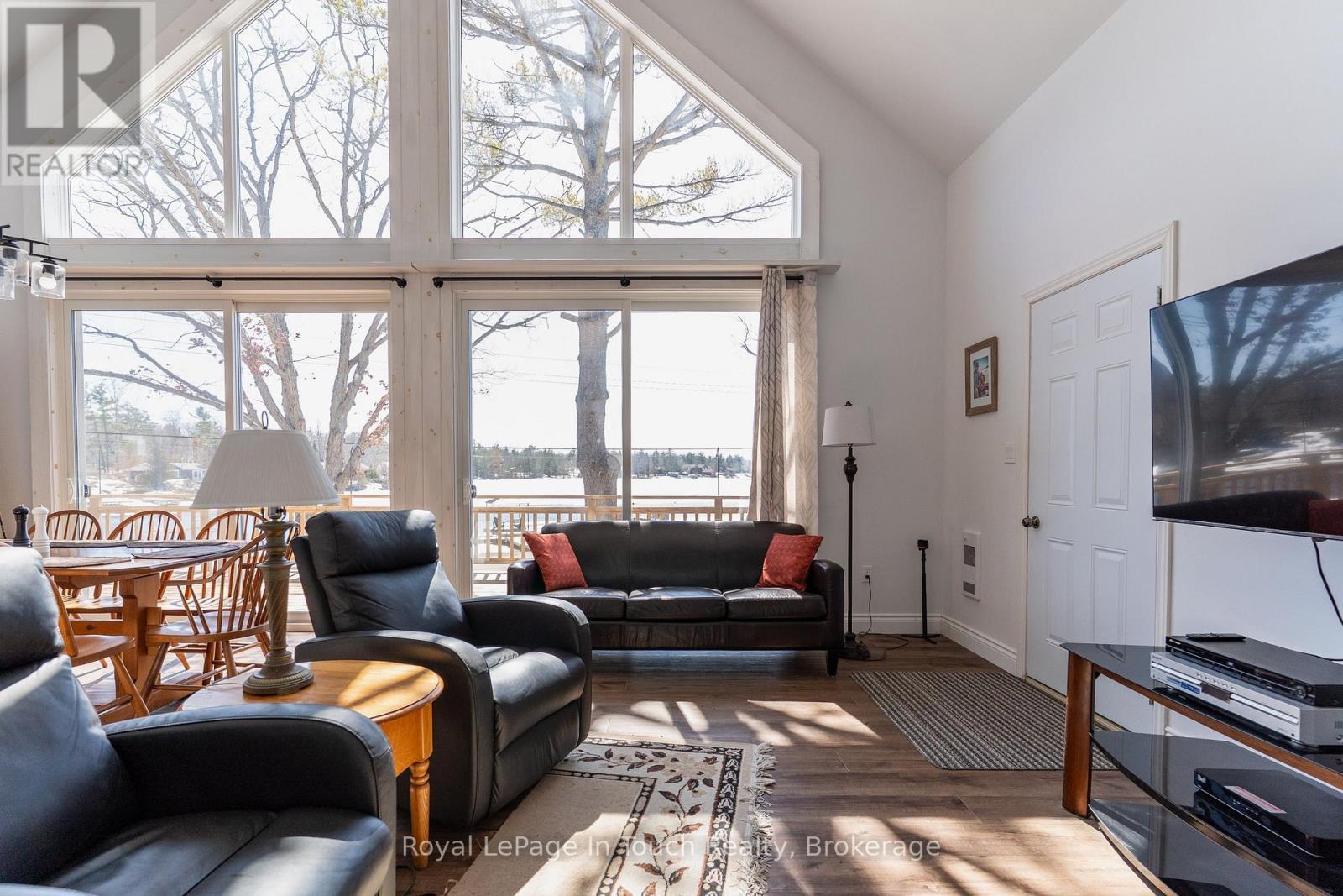 












26 MACEY BAY ROAD

,
Georgian Bay (Baxter),




Ontario
L0K1S0

