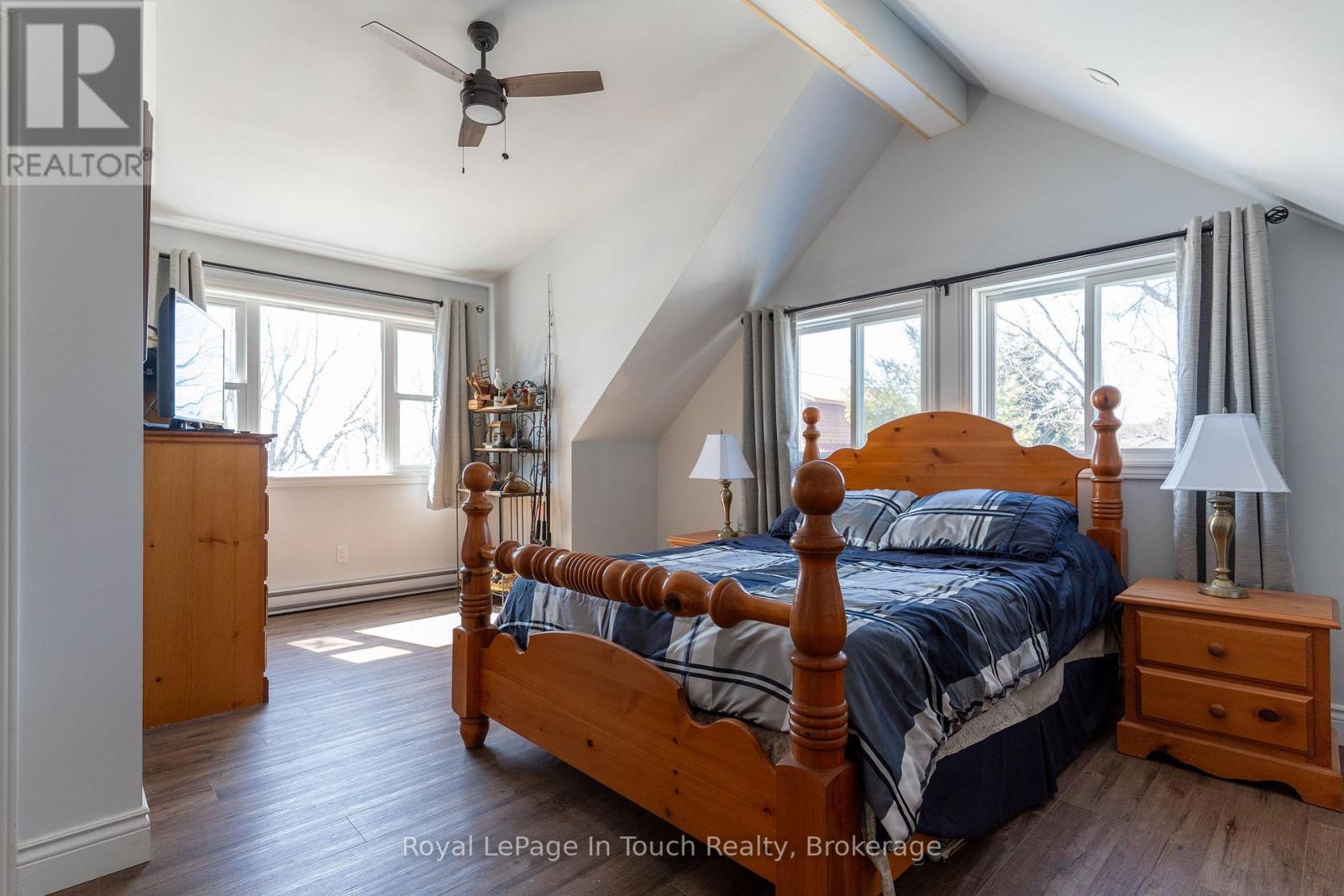 












26 MACEY BAY ROAD

,
Georgian Bay (Baxter),




Ontario
L0K1S0

