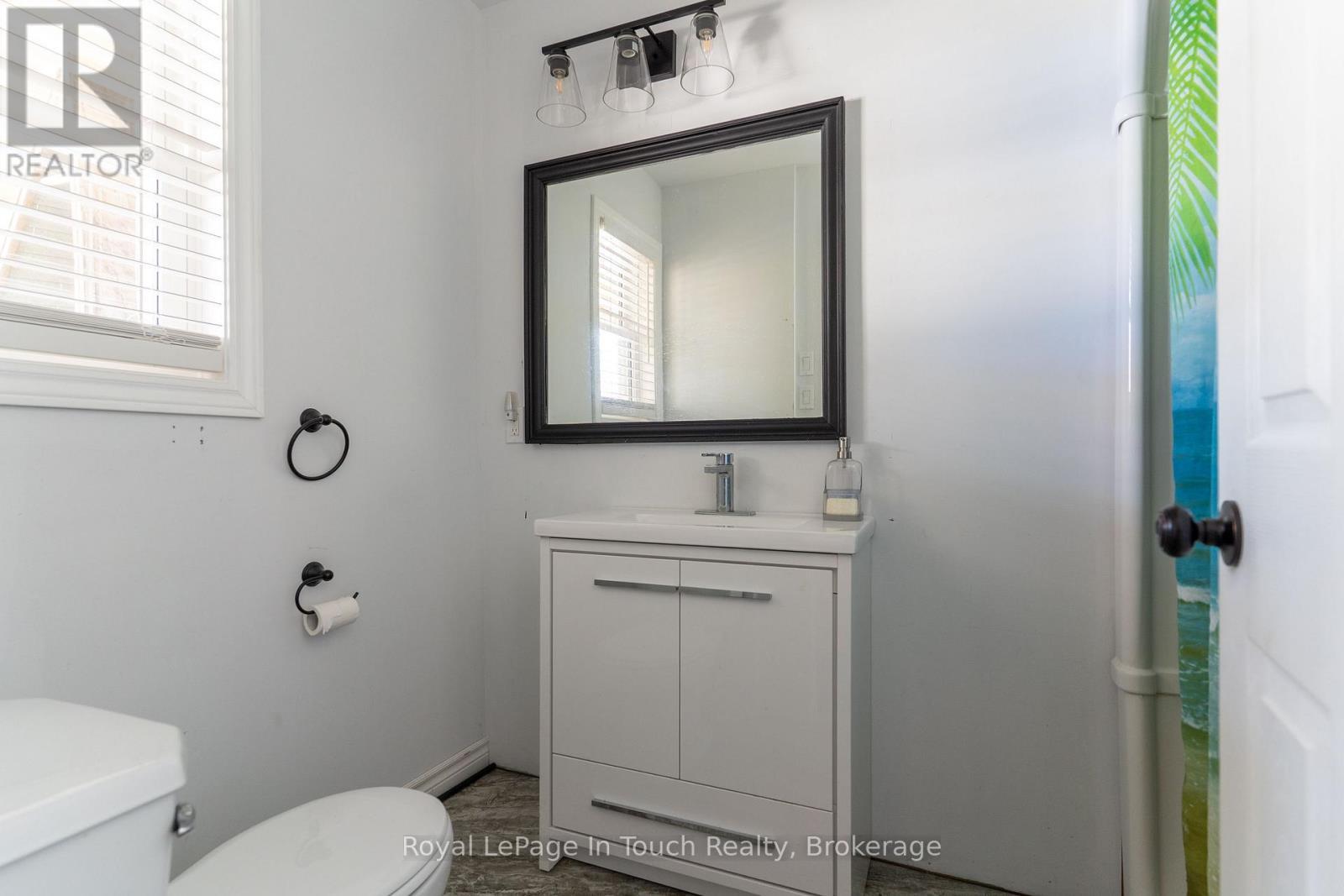 












26 MACEY BAY ROAD

,
Georgian Bay (Baxter),




Ontario
L0K1S0

