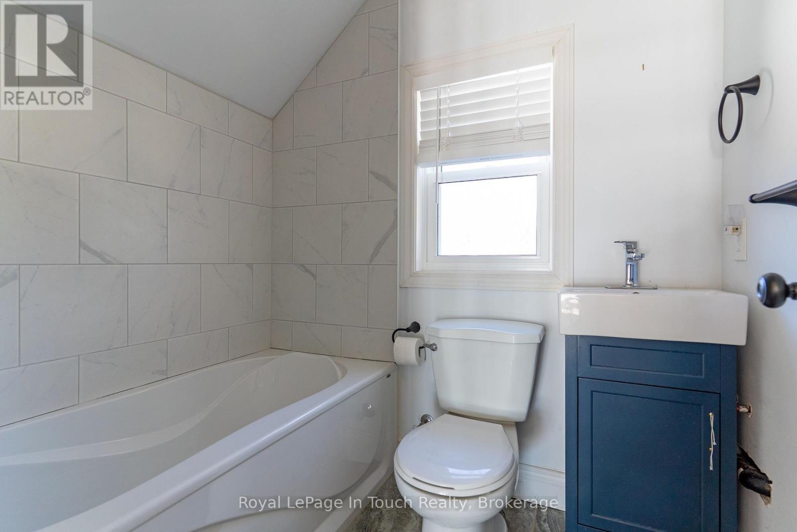 












26 MACEY BAY ROAD

,
Georgian Bay (Baxter),




Ontario
L0K1S0

