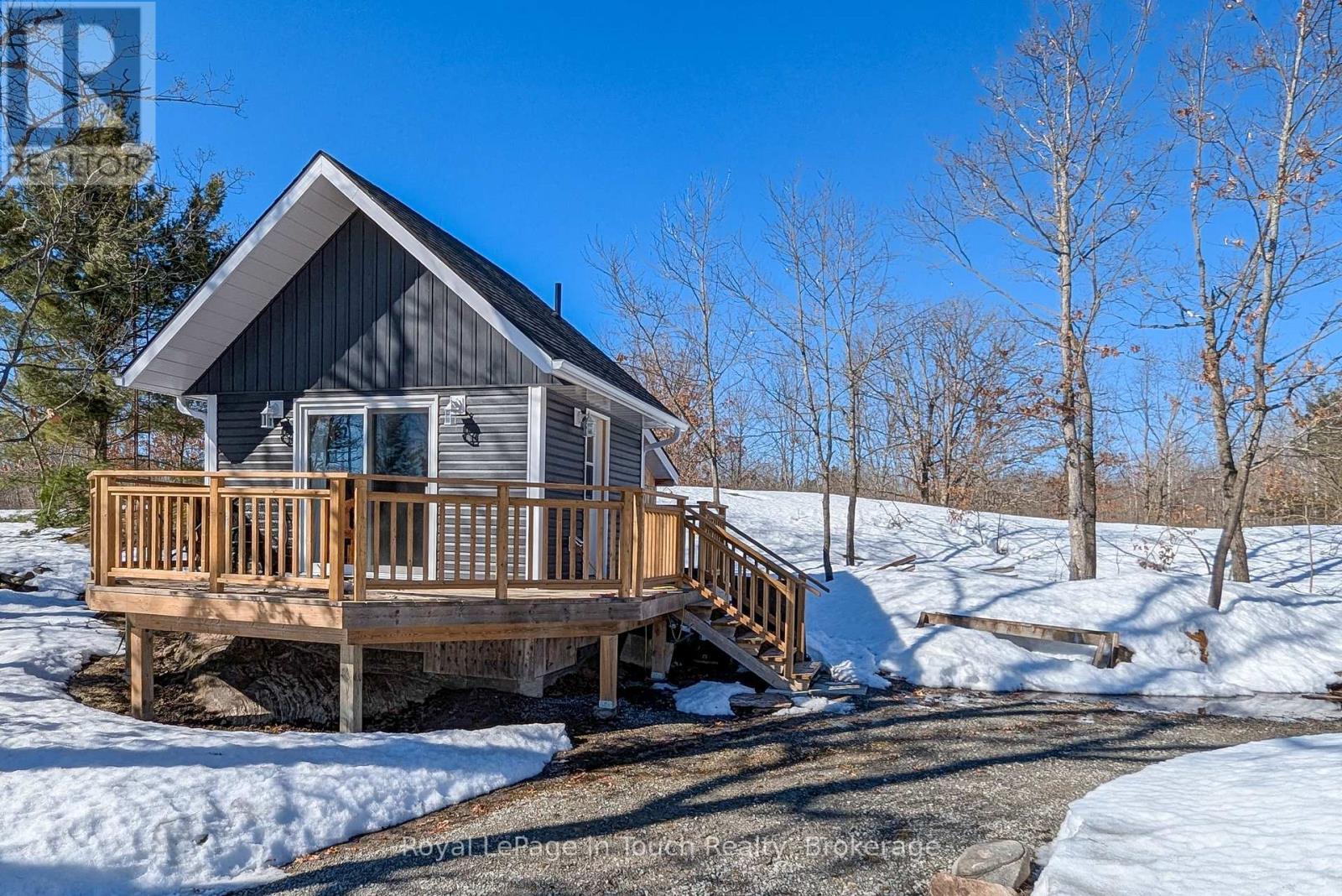 












26 MACEY BAY ROAD

,
Georgian Bay (Baxter),




Ontario
L0K1S0


