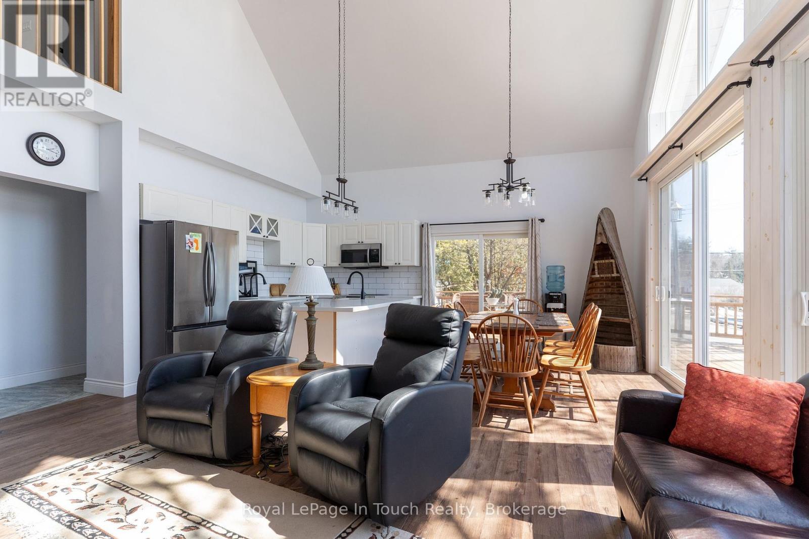 












26 MACEY BAY ROAD

,
Georgian Bay (Baxter),




Ontario
L0K1S0

