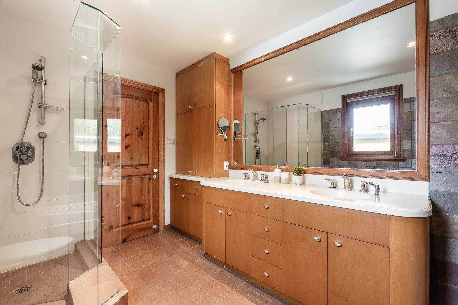 









335


Ch. De La Rabastalière E.

,
Saint-Bruno-de-Montarville,




QC
J3V2A7

