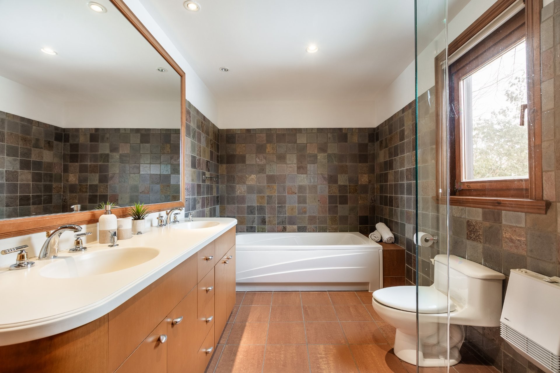 









335


Ch. De La Rabastalière E.

,
Saint-Bruno-de-Montarville,




QC
J3V2A7

