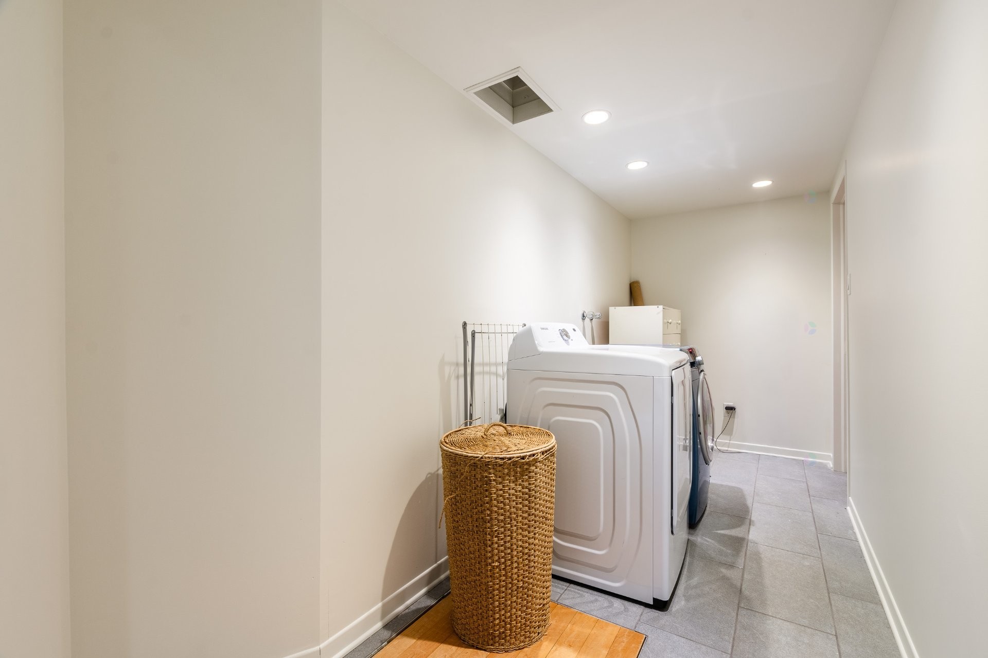 









335


Ch. De La Rabastalière E.

,
Saint-Bruno-de-Montarville,




QC
J3V2A7

