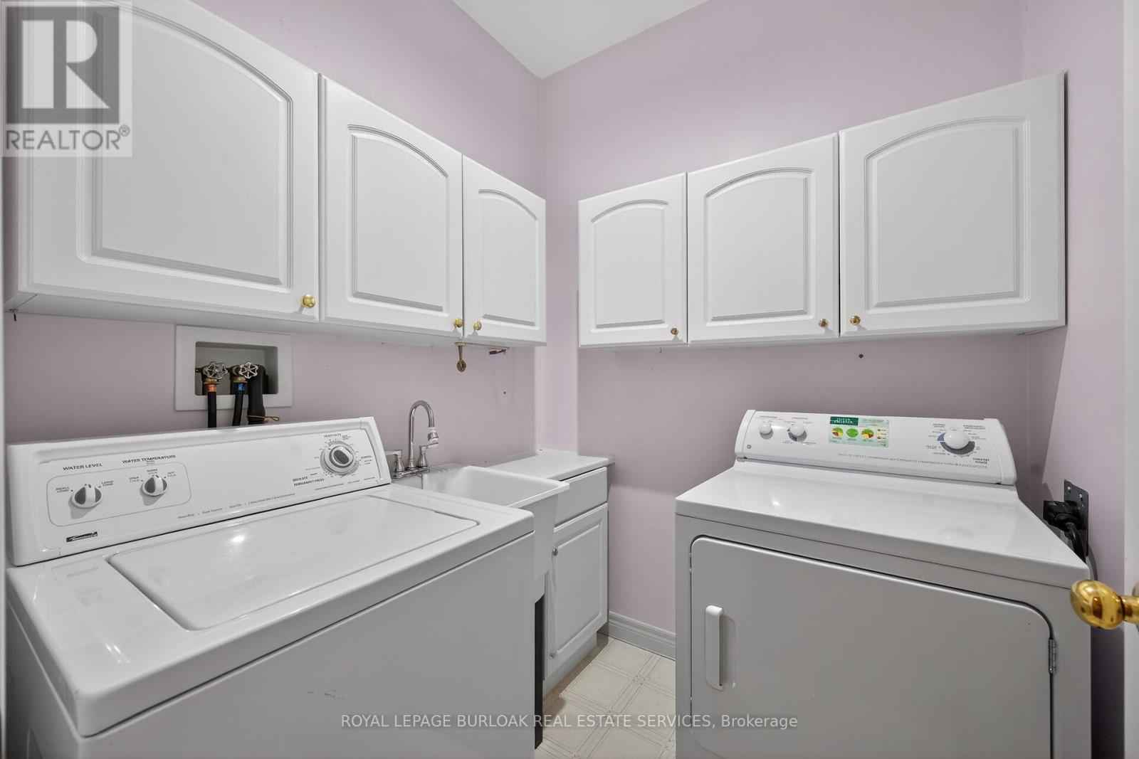 












20 TWENTYPLACE BOULEVARD

,
Hamilton,




Ontario
L0R1W0

