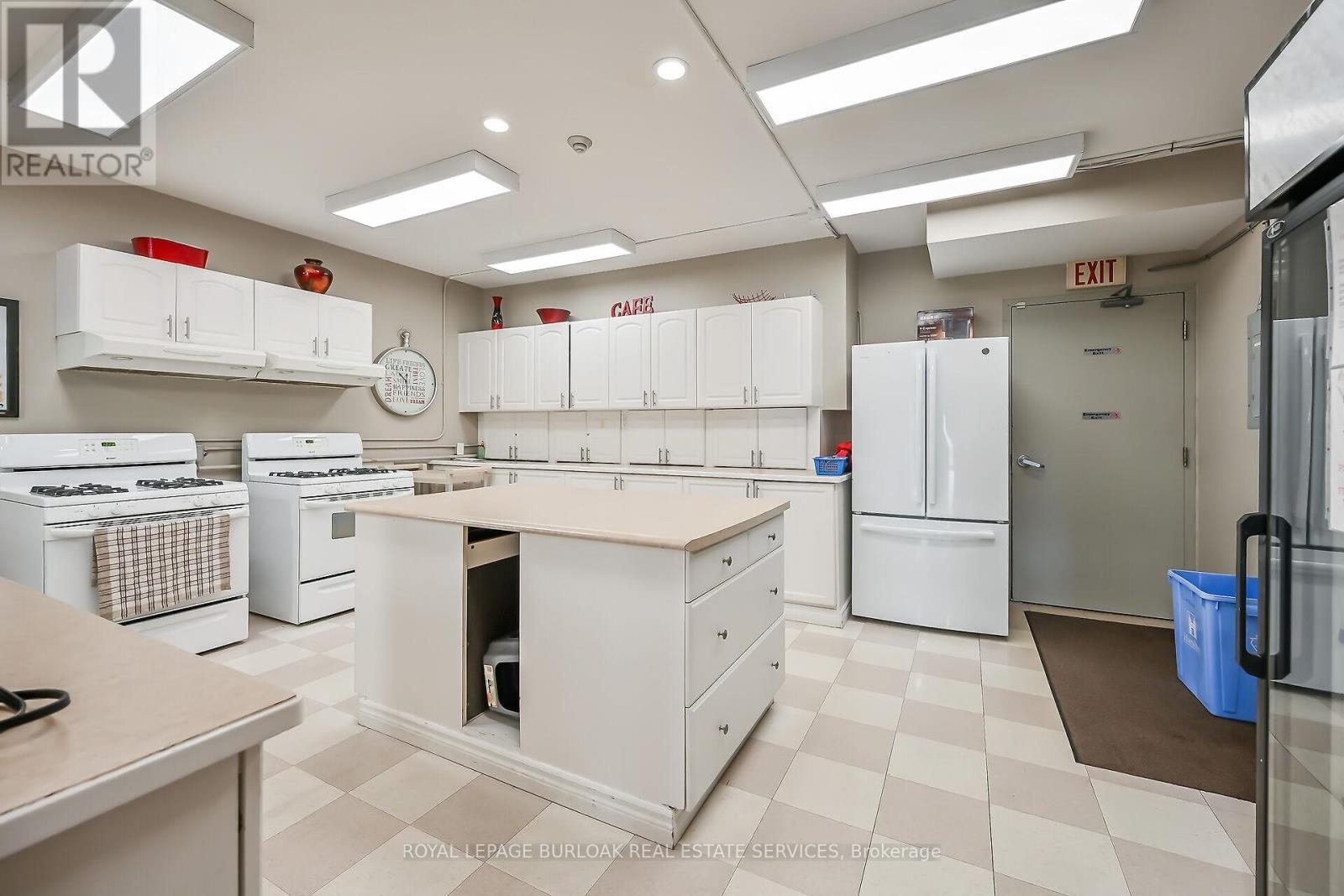 












20 TWENTYPLACE BOULEVARD

,
Hamilton,




Ontario
L0R1W0

