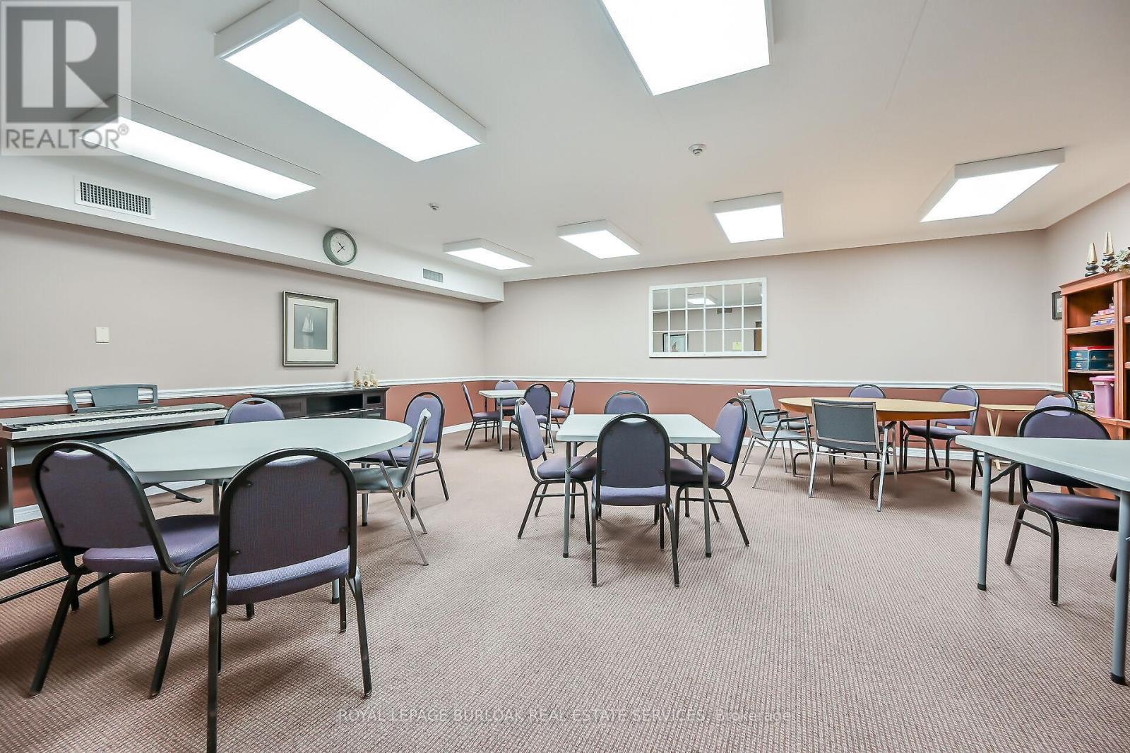 












20 TWENTYPLACE BOULEVARD

,
Hamilton,




Ontario
L0R1W0

