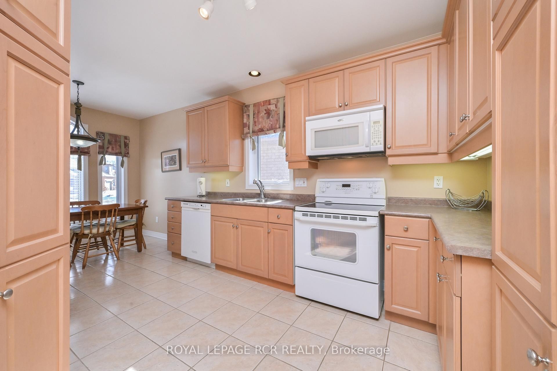 









38


Bella Vista

Trail,
New Tecumseth,




ON
L9R 2C6

