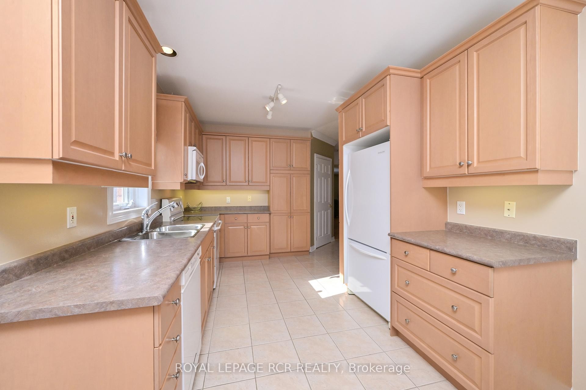 









38


Bella Vista

Trail,
New Tecumseth,




ON
L9R 2C6

