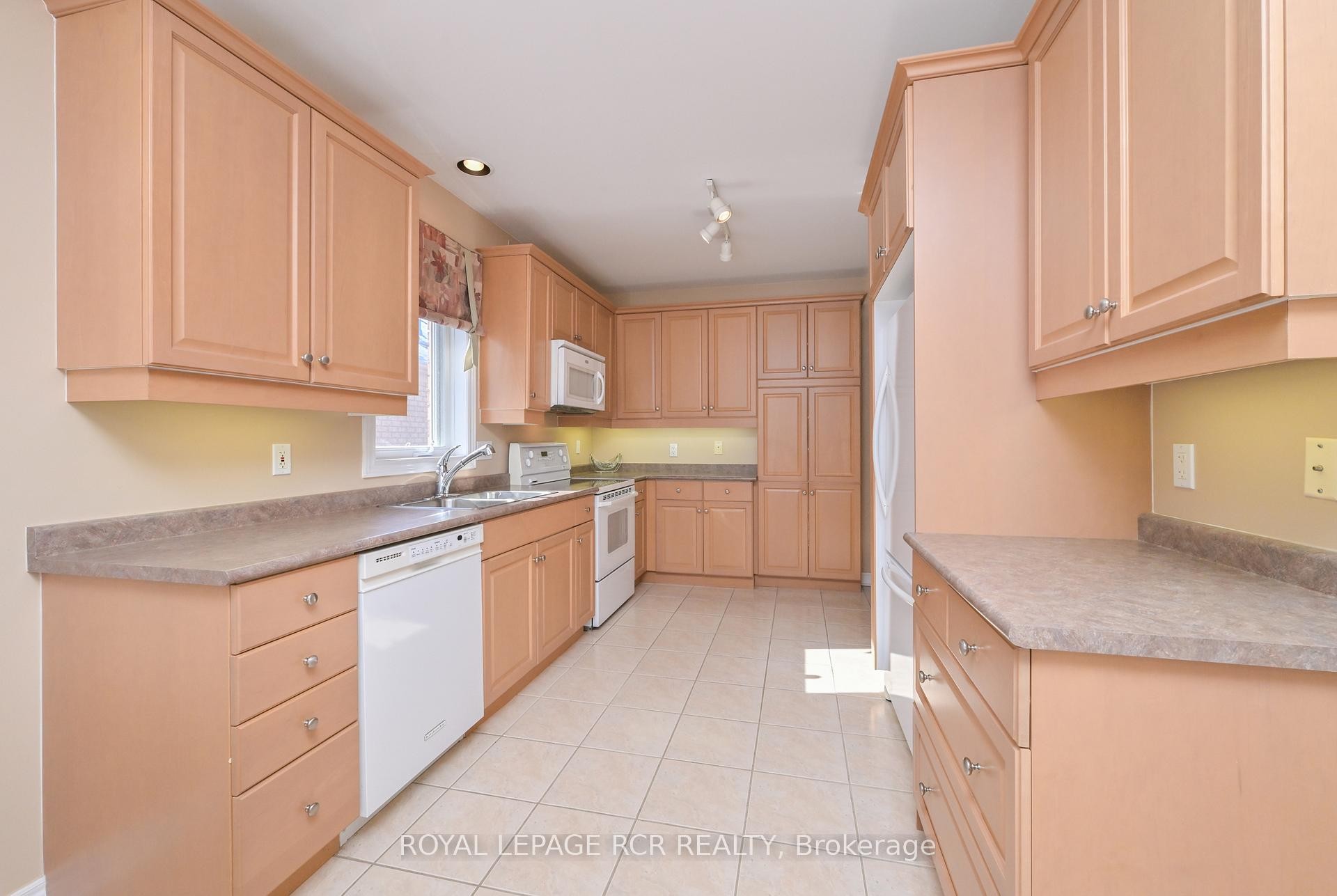 









38


Bella Vista

Trail,
New Tecumseth,




ON
L9R 2C6

