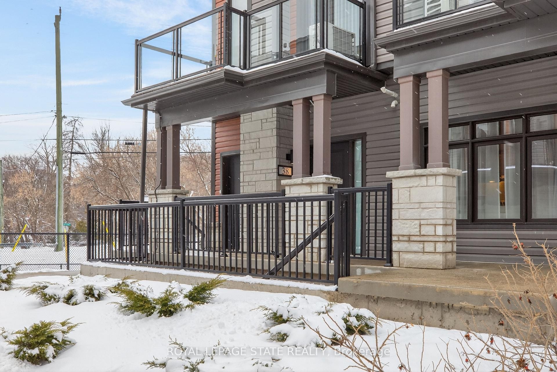 









2


Willow

Street, 38,
Brant,




ON
N3L 0K7

