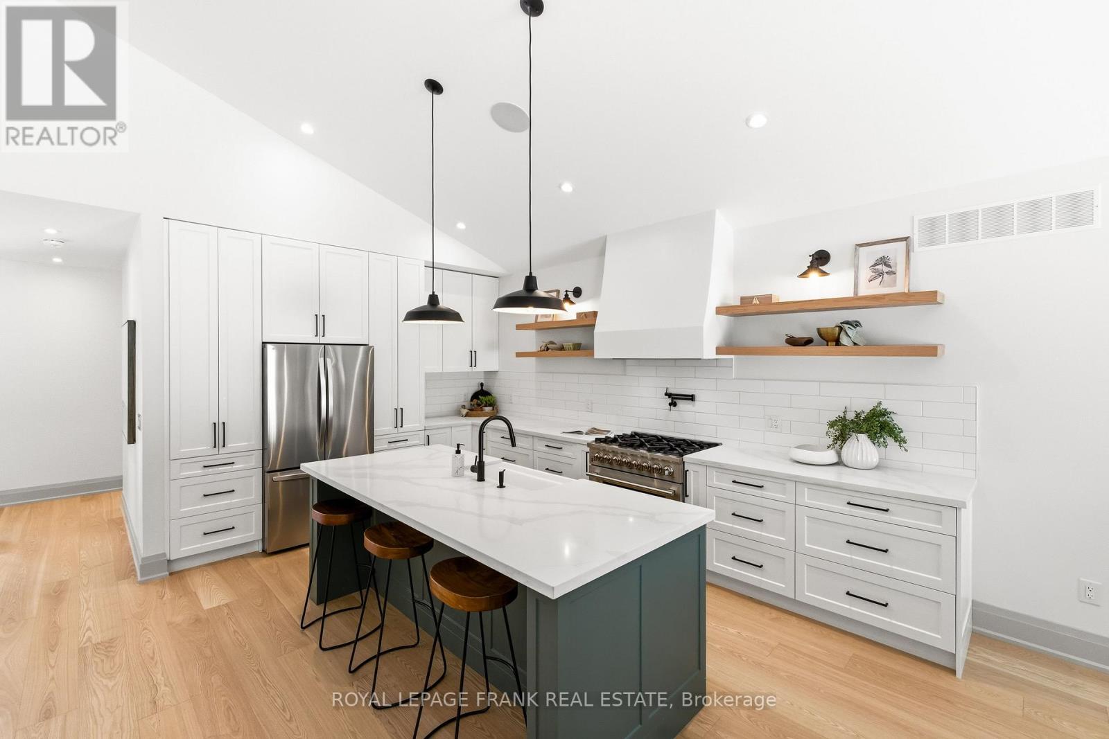 












362 CARNEGIE BEACH ROAD

,
Scugog (Port Perry),




Ontario
L9L1B6

