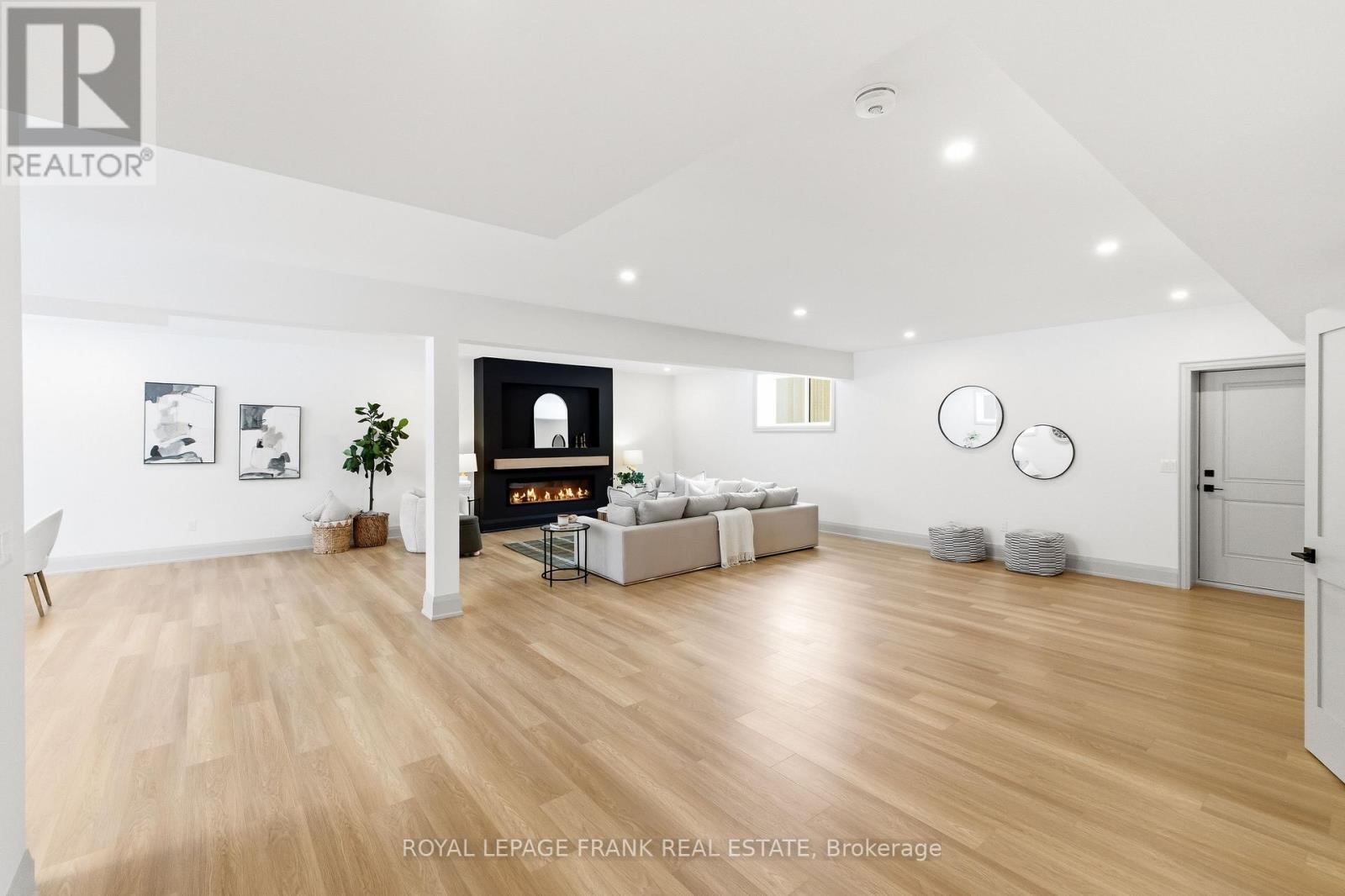 












362 CARNEGIE BEACH ROAD

,
Scugog (Port Perry),




Ontario
L9L1B6

