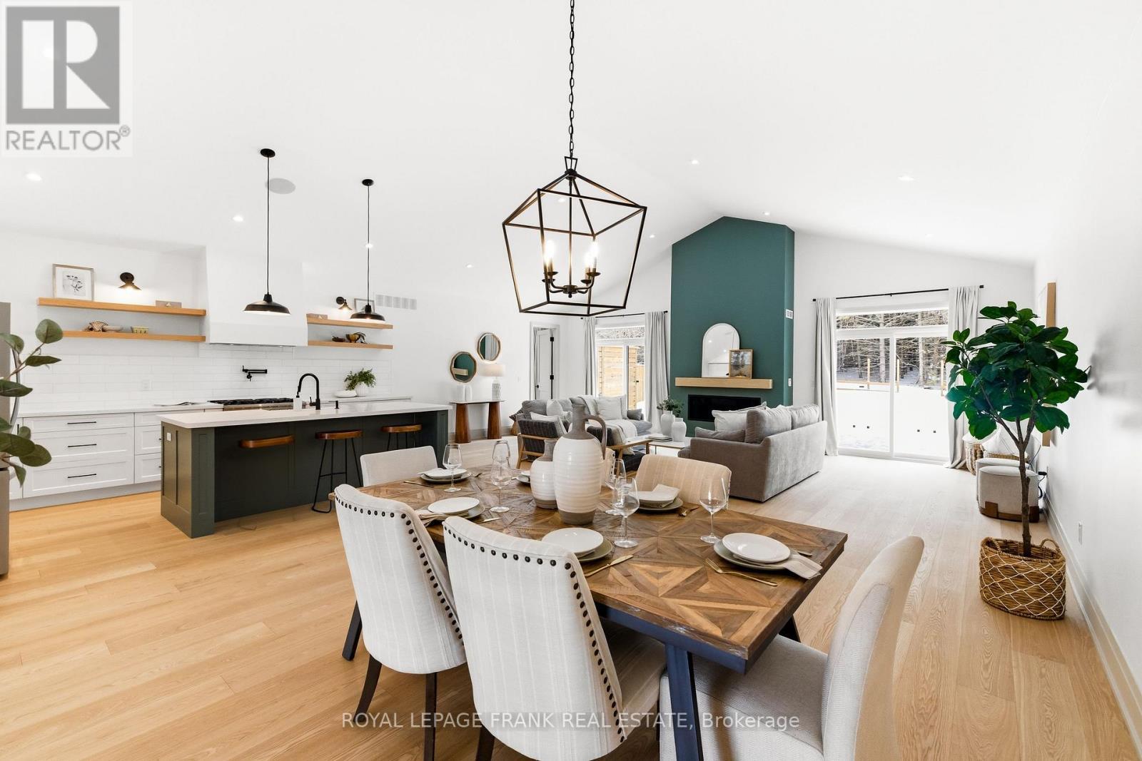 












362 CARNEGIE BEACH ROAD

,
Scugog (Port Perry),




Ontario
L9L1B6

