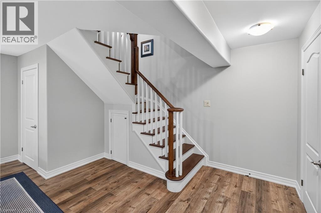 












60 MCGRATH Court

,
Dundas,




Ontario
L9H0A5

