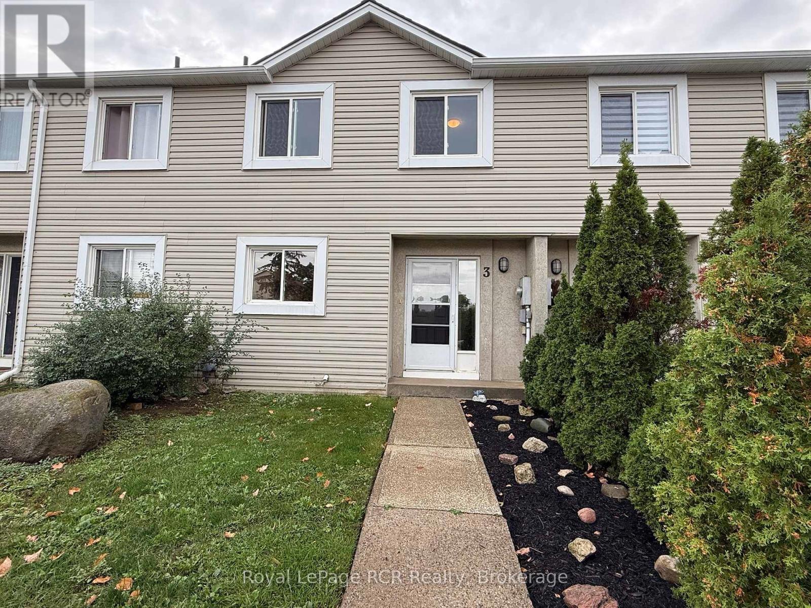 












3 - 15 WATTS CRESCENT

,
Collingwood,




Ontario
L9Y4S6

