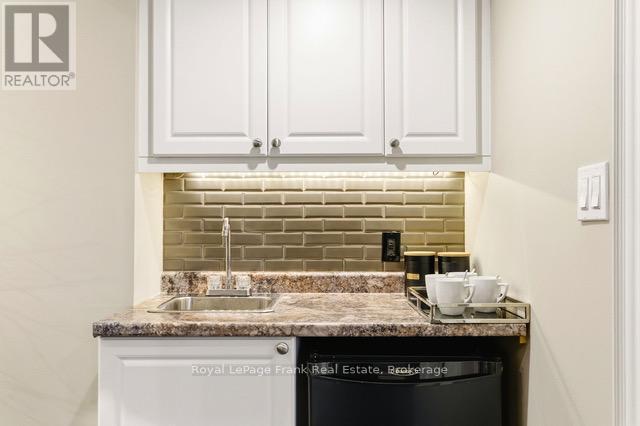 












879 KERR STREET W

,
Cobourg,




Ontario
K9A0J5

