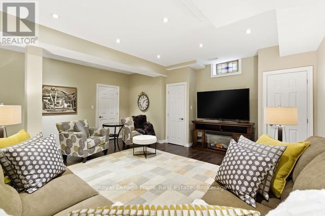 












879 KERR STREET W

,
Cobourg,




Ontario
K9A0J5

