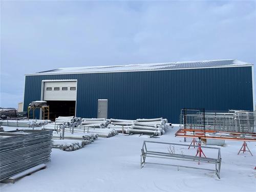 3000 sqft Uninsulated pole shed.