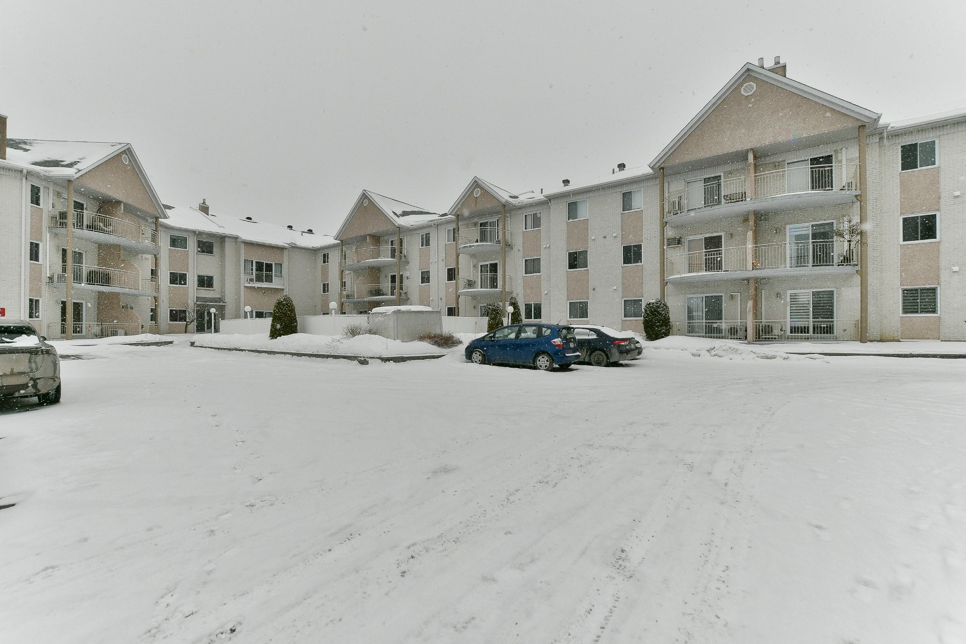 









569


Boul. Iberville

, 102,
Repentigny (Repentigny),




QC
J6A2C2

