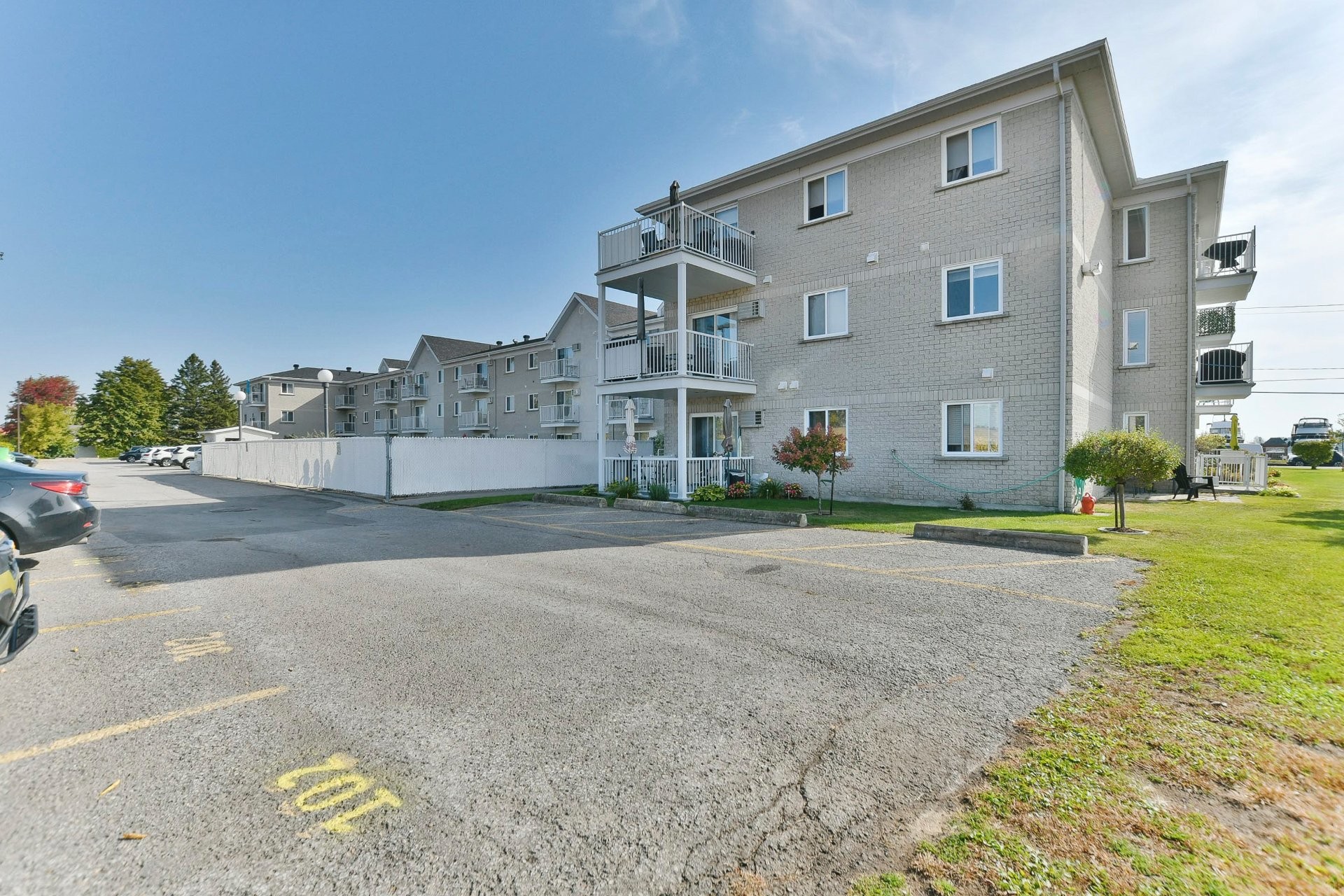 









691


Rue Notre-Dame

, 214,
Saint-Sulpice,




QC
J5W3W9

