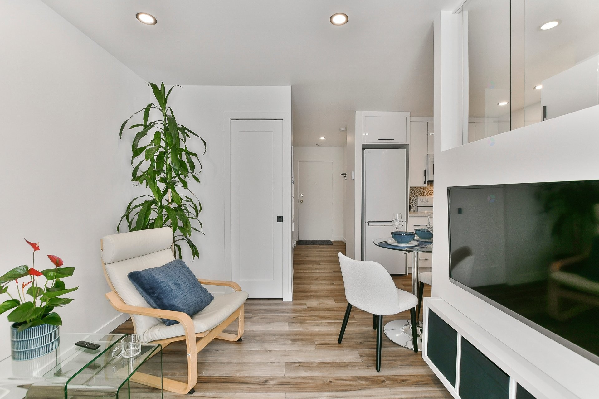 









691


Rue Notre-Dame

, 214,
Saint-Sulpice,




QC
J5W3W9

