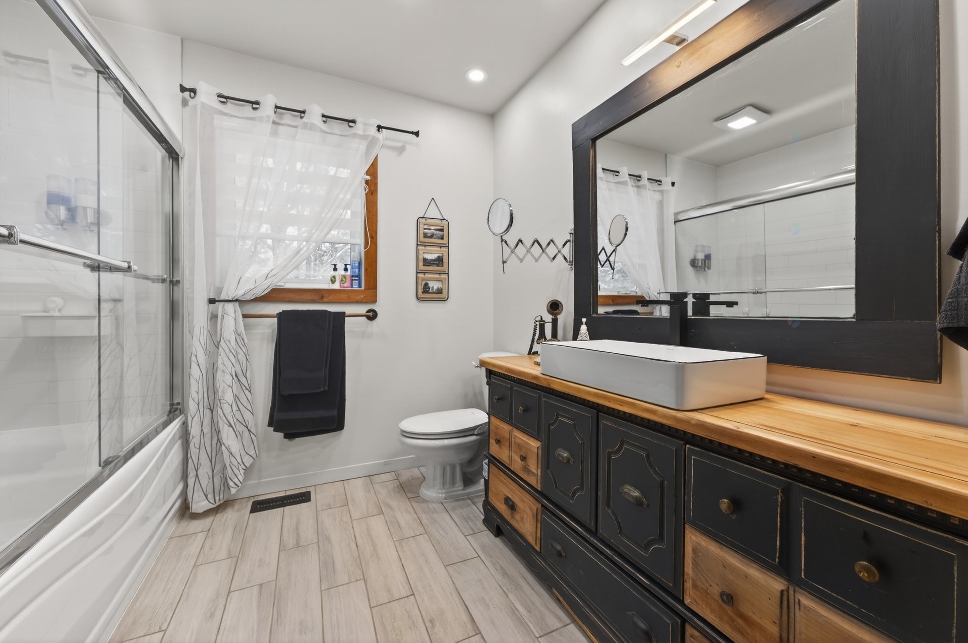 









252


Ch. Cambria

,
Gore,




QC
J0V1K0

