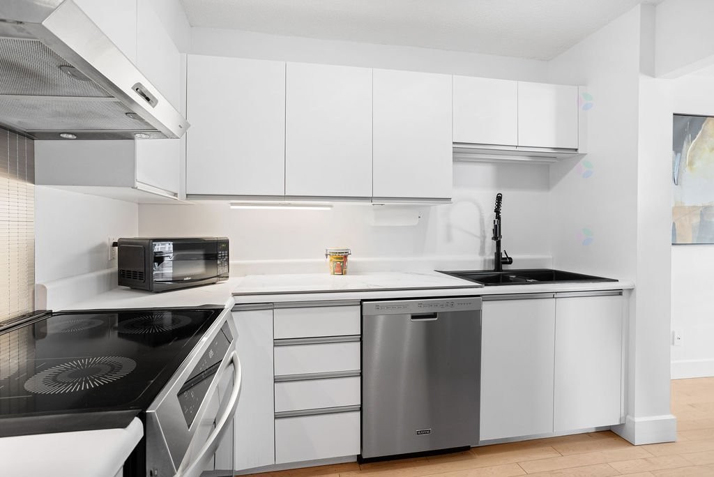 









4480


Prom. Paton

, 704,
Laval (Chomedey),




QC
H7W5E1

