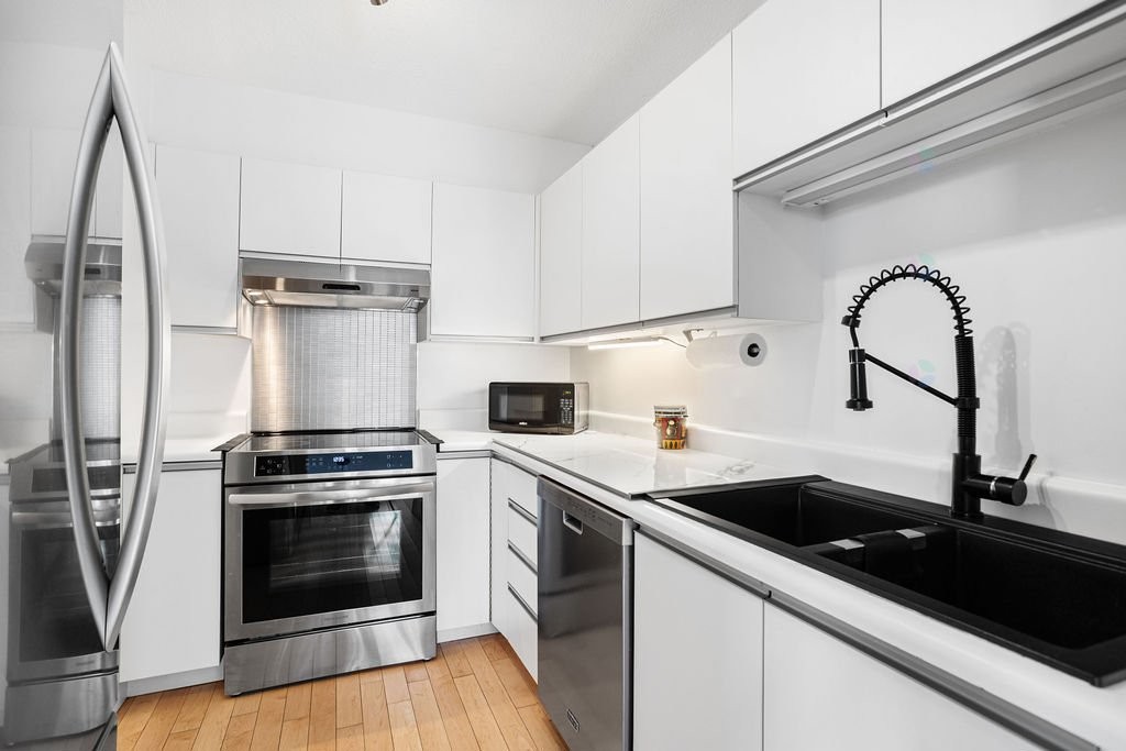 









4480


Prom. Paton

, 704,
Laval (Chomedey),




QC
H7W5E1

