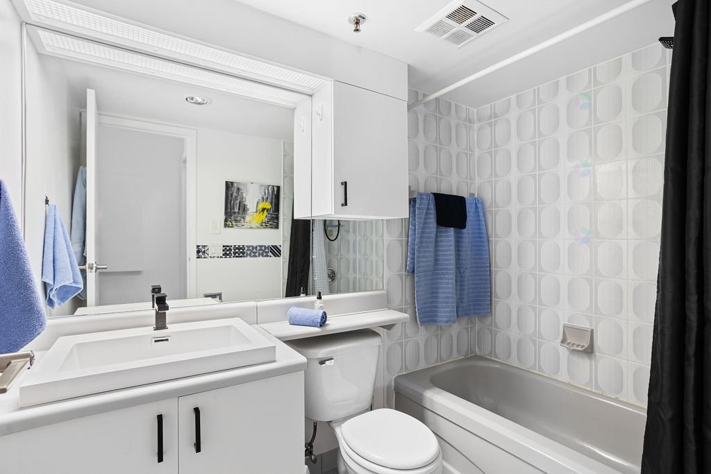 









4480


Prom. Paton

, 704,
Laval (Chomedey),




QC
H7W5E1

