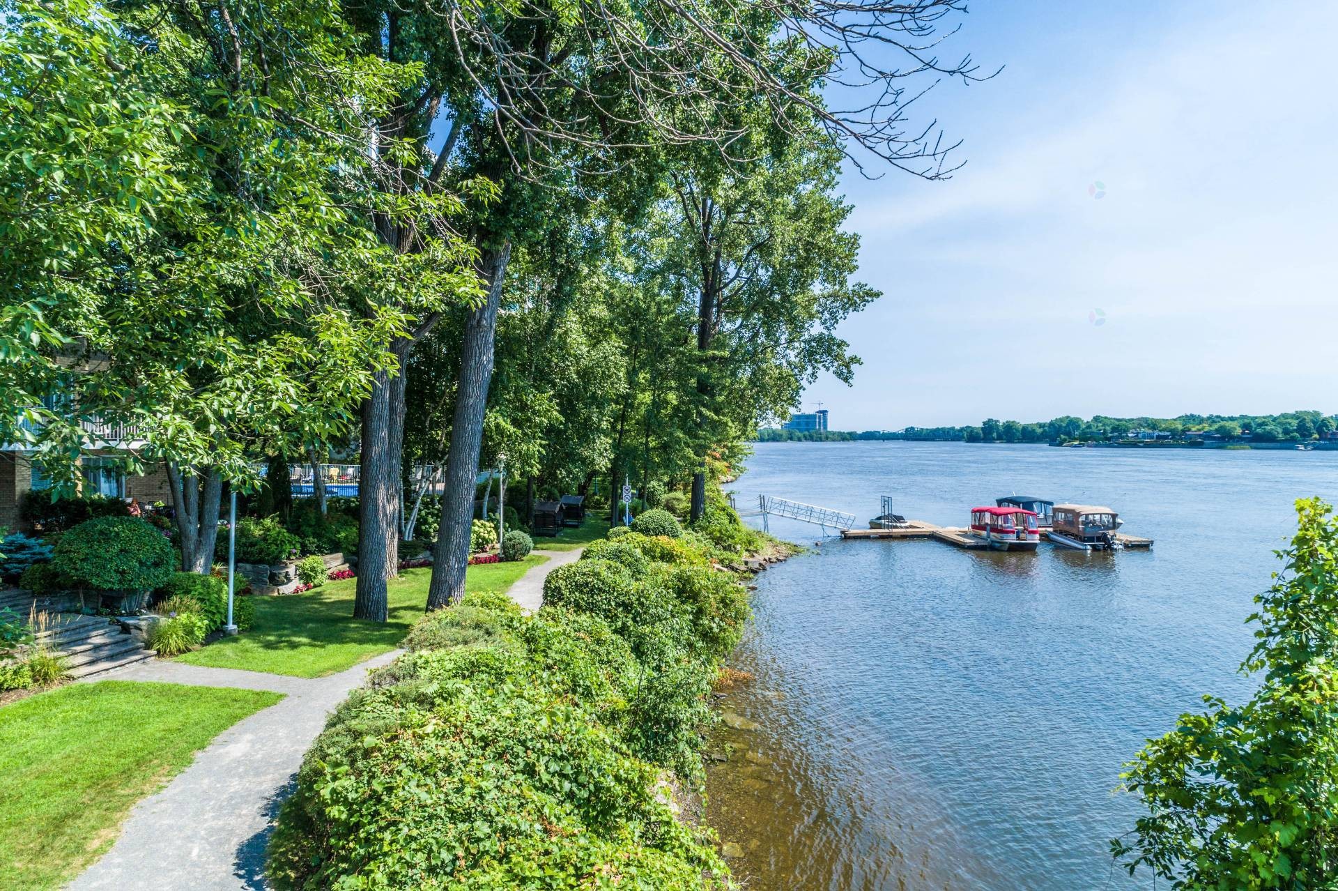 









4480


Prom. Paton

, 704,
Laval (Chomedey),




QC
H7W5E1

