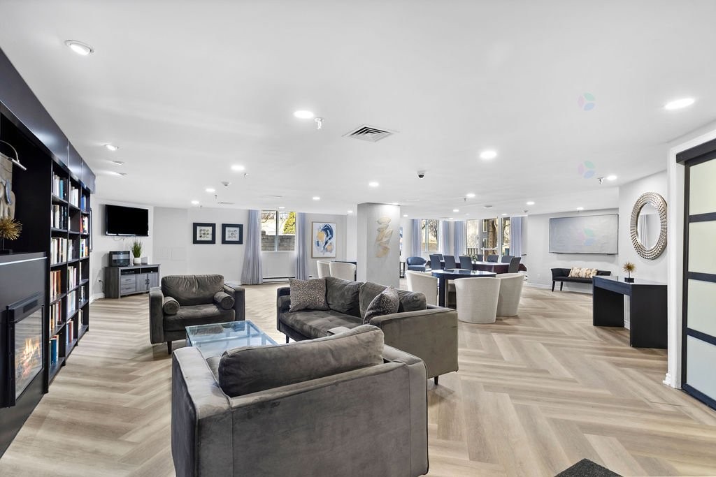 









4480


Prom. Paton

, 704,
Laval (Chomedey),




QC
H7W5E1

