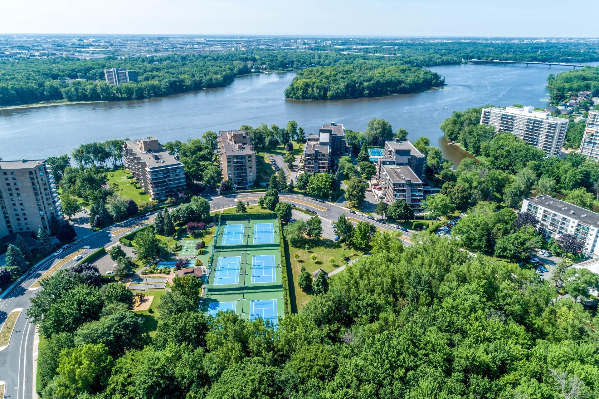 









4480


Prom. Paton

, 704,
Laval (Chomedey),




QC
H7W5E1

