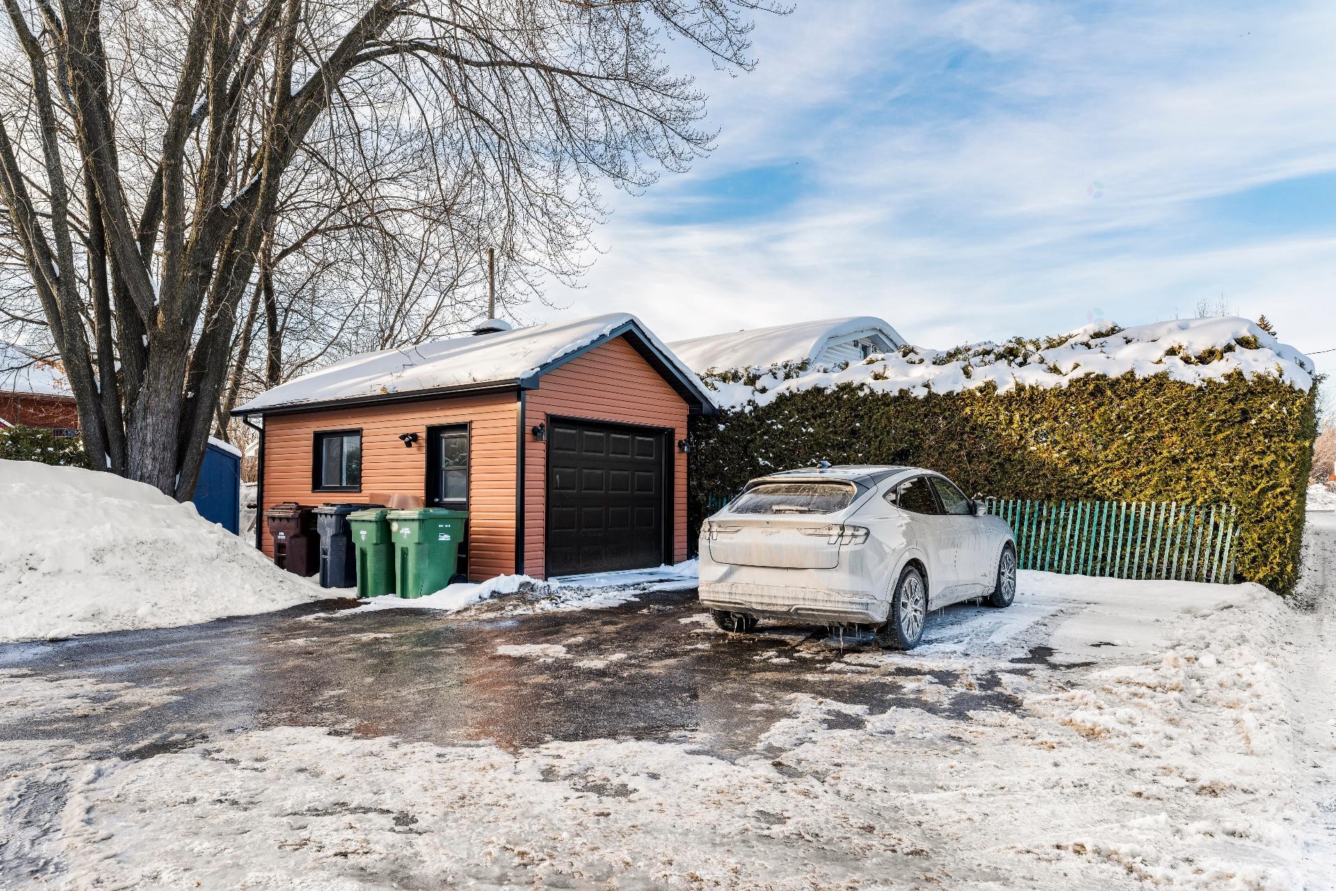 









531


Rue du Conseil

,
Sherbrooke (Fleurimont),




QC
J1G1J9

